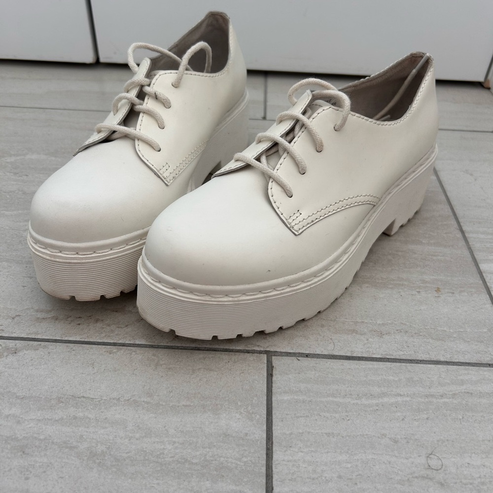 Women's Cream Platform Lace-Up Shoes